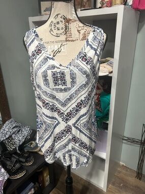 V-Neck Printed Tank Top - White & Navy Floral Geo